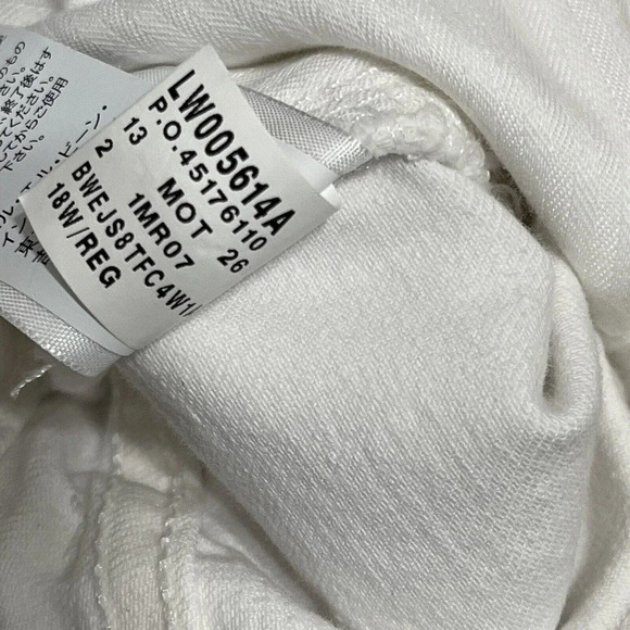 L.L. Bean Classic Fit High Rise Jeans Size 18W - Picture 7 of 8